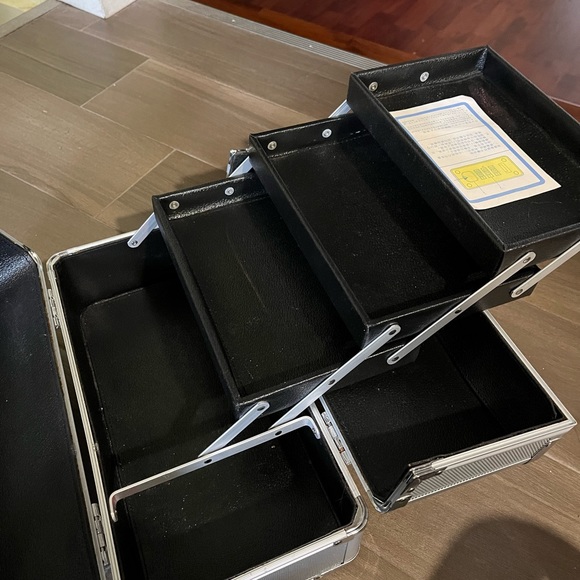 Professional Makeup Case - Picture 5 of 5